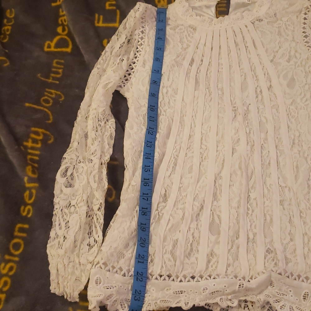 White lace mock neck top small - Picture 4 of 6